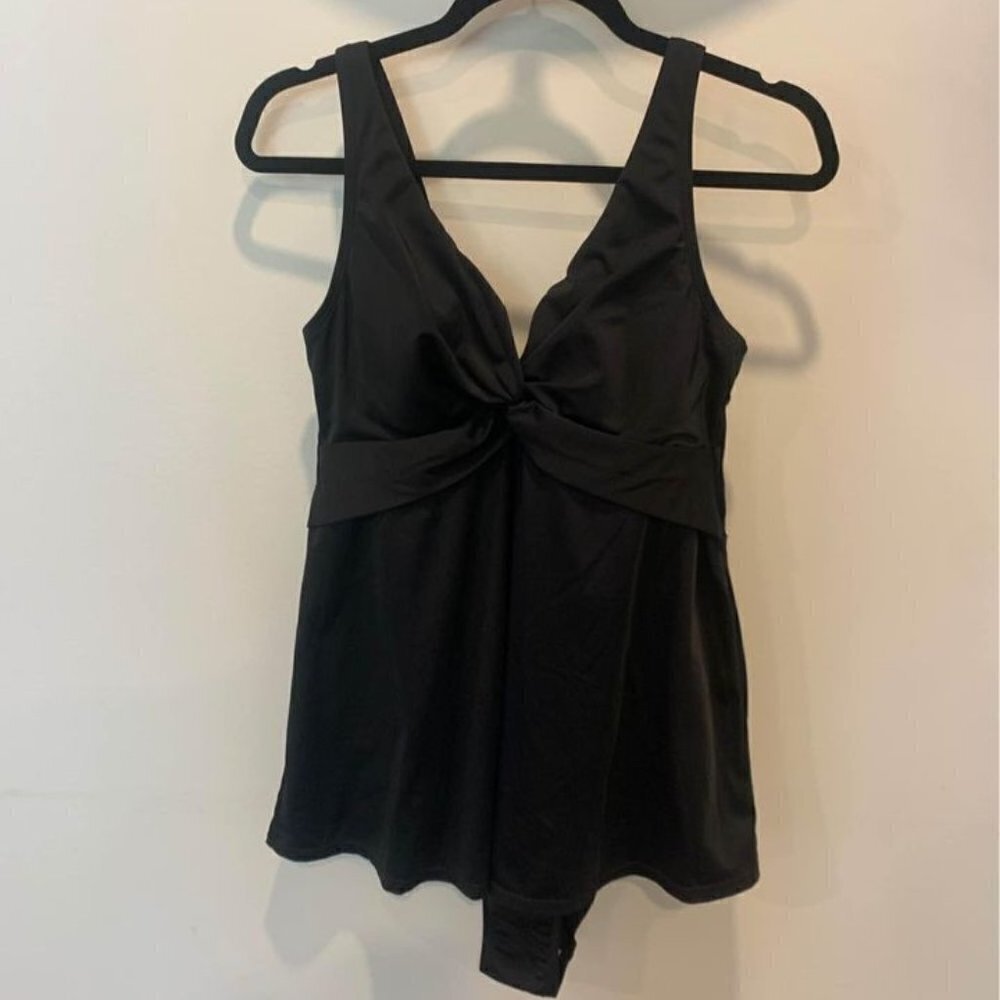 MOTHERHOOD maternity skirted swimsuit. New condition. Size medium. Black.